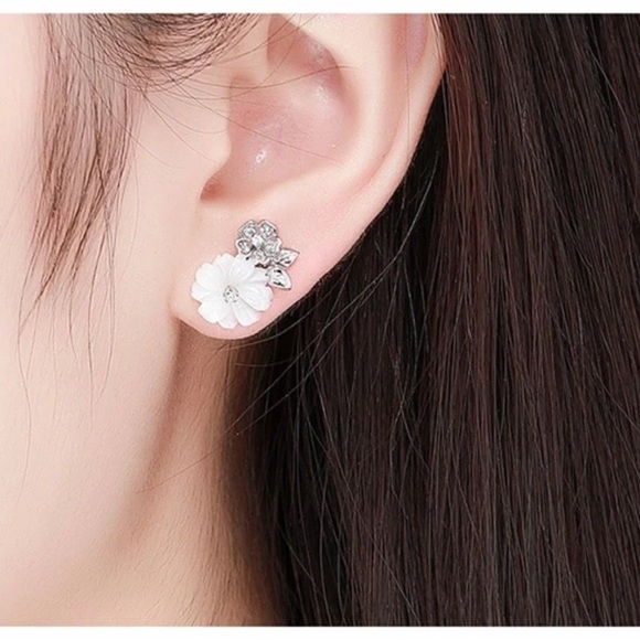 925 Sterling Silver Shell Flower White Enamel Stud Earrings for Women - Picture 4 of 6